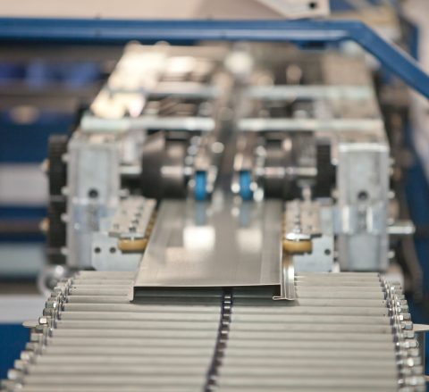 SOFIT PANEL výroba jednotlivých panelov na stroji v LAMINE PREŠOV